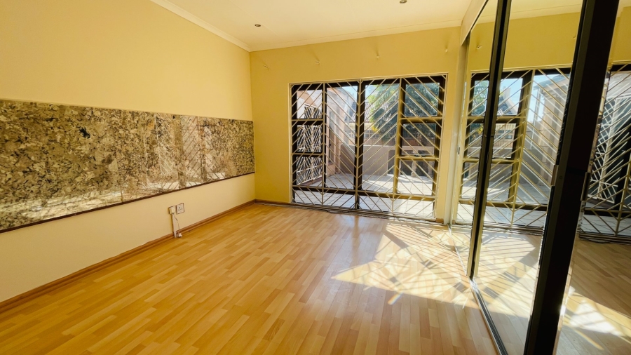 5 Bedroom Property for Sale in Van Der Hoff Park North West
